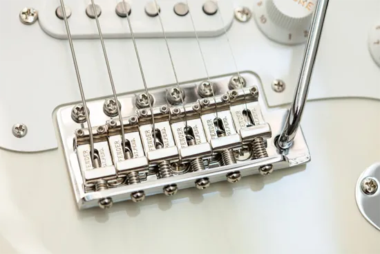 Fender Synchronized Tremolo Fender Synchronized Tremolo